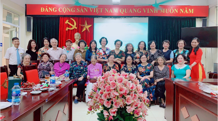 Trường Tiểu học Ba Đình tổ chức lễ họp mặt các cựu giáo chức nhân ngày Nhà giáo Việt Nam 20 /11