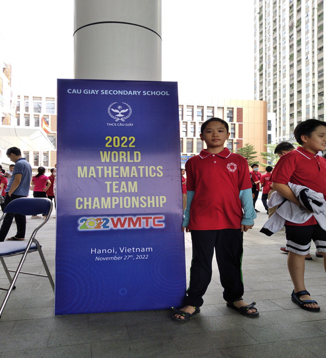 Huy chương Vàng kì thi WMTC 2022 – món quà dành tặng thầy cô và bố mẹ của cậu học trò nhỏ.
