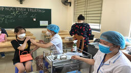 Trường Tiểu học Ba Đình phối hợp triển khai tiêm mũi 2 vắc - xin phòng Covid 19 cho học sinh khối 2,3,4,5.