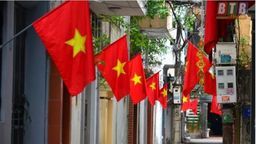 UBND Quận Ba Đình: Thông báo về việc treo cờ Tổ quốc