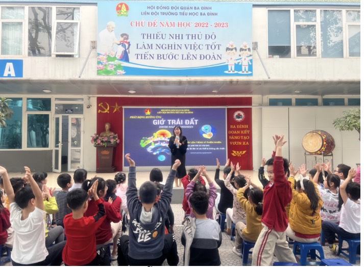 Liên đội trường Tiểu học Ba Đình phát động hưởng ứng Chiến dịch Giờ Trái đất