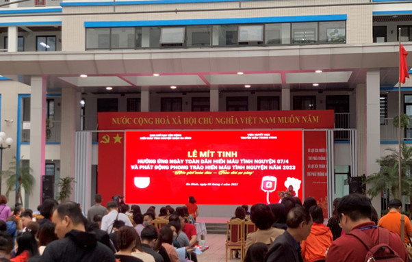 Cán bộ giáo viên, công nhân viên trường Tiểu học Ba Đình tích cực tham gia ngày hội hiến máu  tình nguyện Quận Ba Đình năm 2023