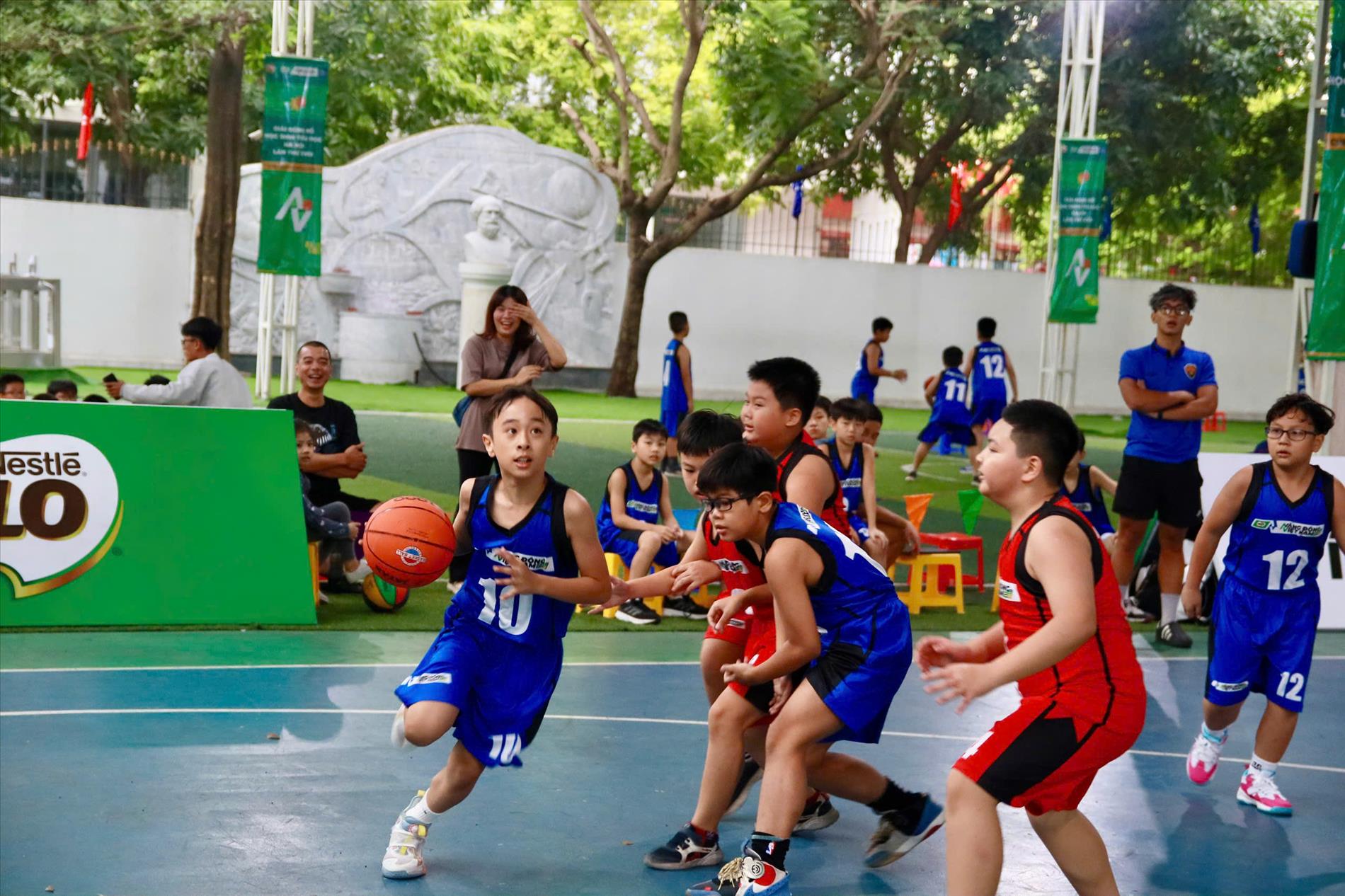 Đội tuyển trường Tiểu học Ba Đình lọt vào vòng Chung kết Giải bóng rổ học sinh cúp MILO thành phố Hà Nội năm 2024