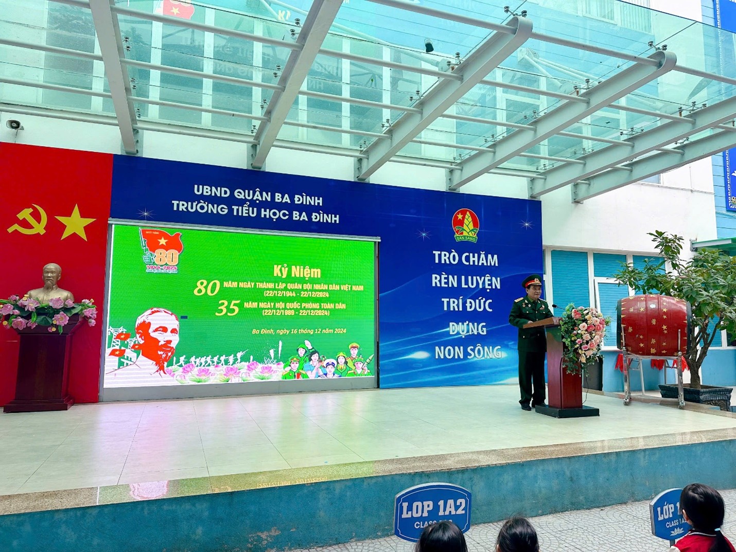 Trường Tiểu học Ba Đình tổ chức chương trình Kỉ niệm 80 năm thành lập Quân đội nhân dân Việt Nam và Kỷ niệm 35 năm Ngày hội Quốc phòng toàn dân