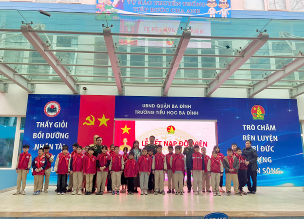 Lễ kết nạp Đội – Buổi lễ đánh dấu “sự trưởng thành” đầu tiên của học sinh trường Tiểu học Ba Đình