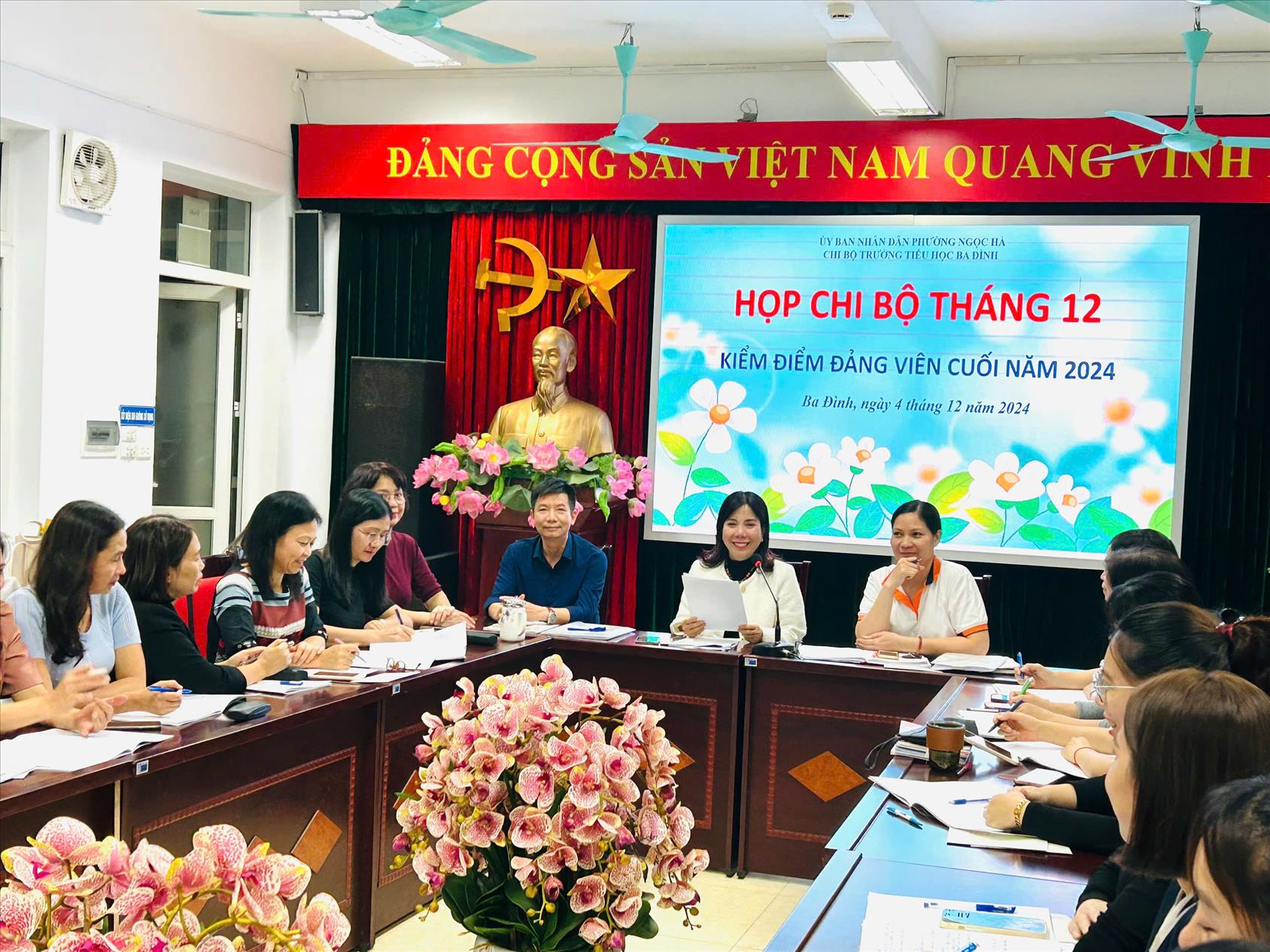 Chi Bộ trường Tiểu học Ba Đình tổ chức sinh hoạt chi bộ tháng 12 và kiểm điểm, đánh giá, xếp loại chất lượng đảng viên năm 2024