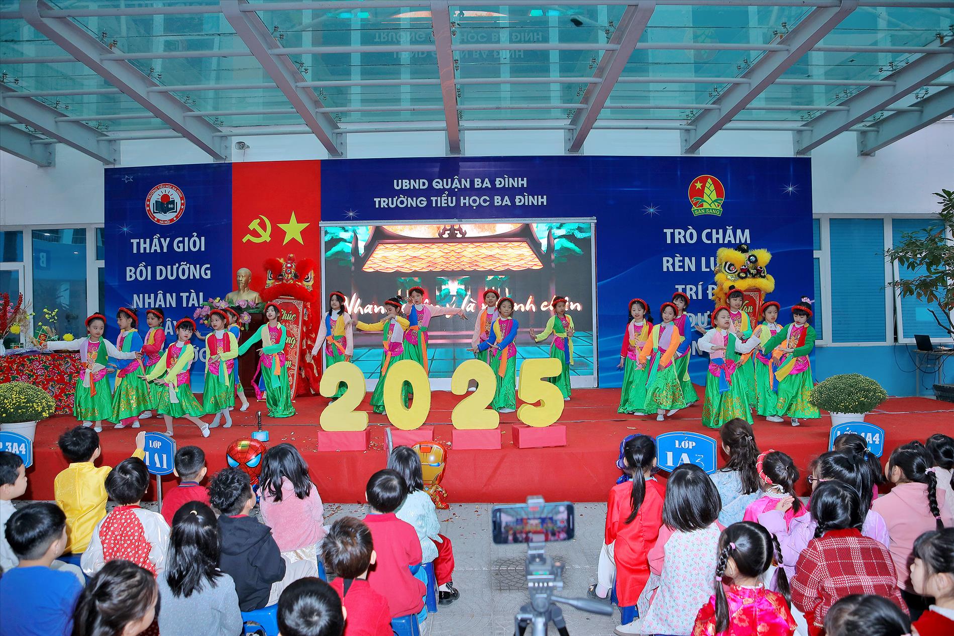 [Chương trình Chào năm mới 2025] Giai điệu Việt Nam mình - CLB múa hiện đại