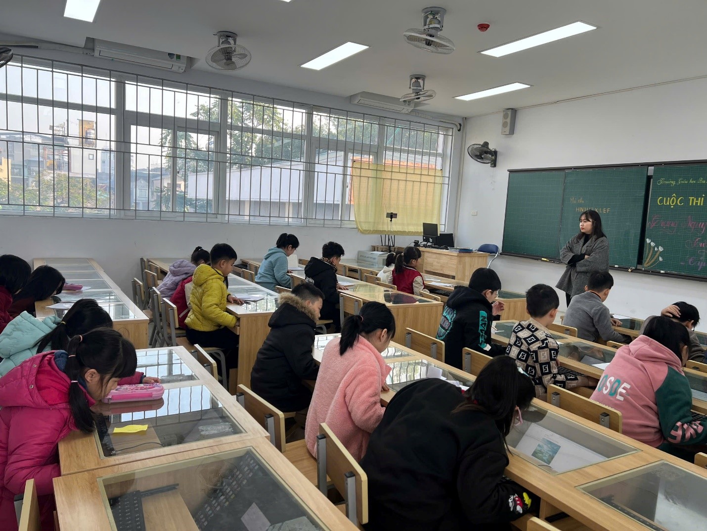 Học sinh trường Tiểu học Ba Đình hào hứng tham gia sân chơi Trạng nguyên Tiếng Việt cấp Quận