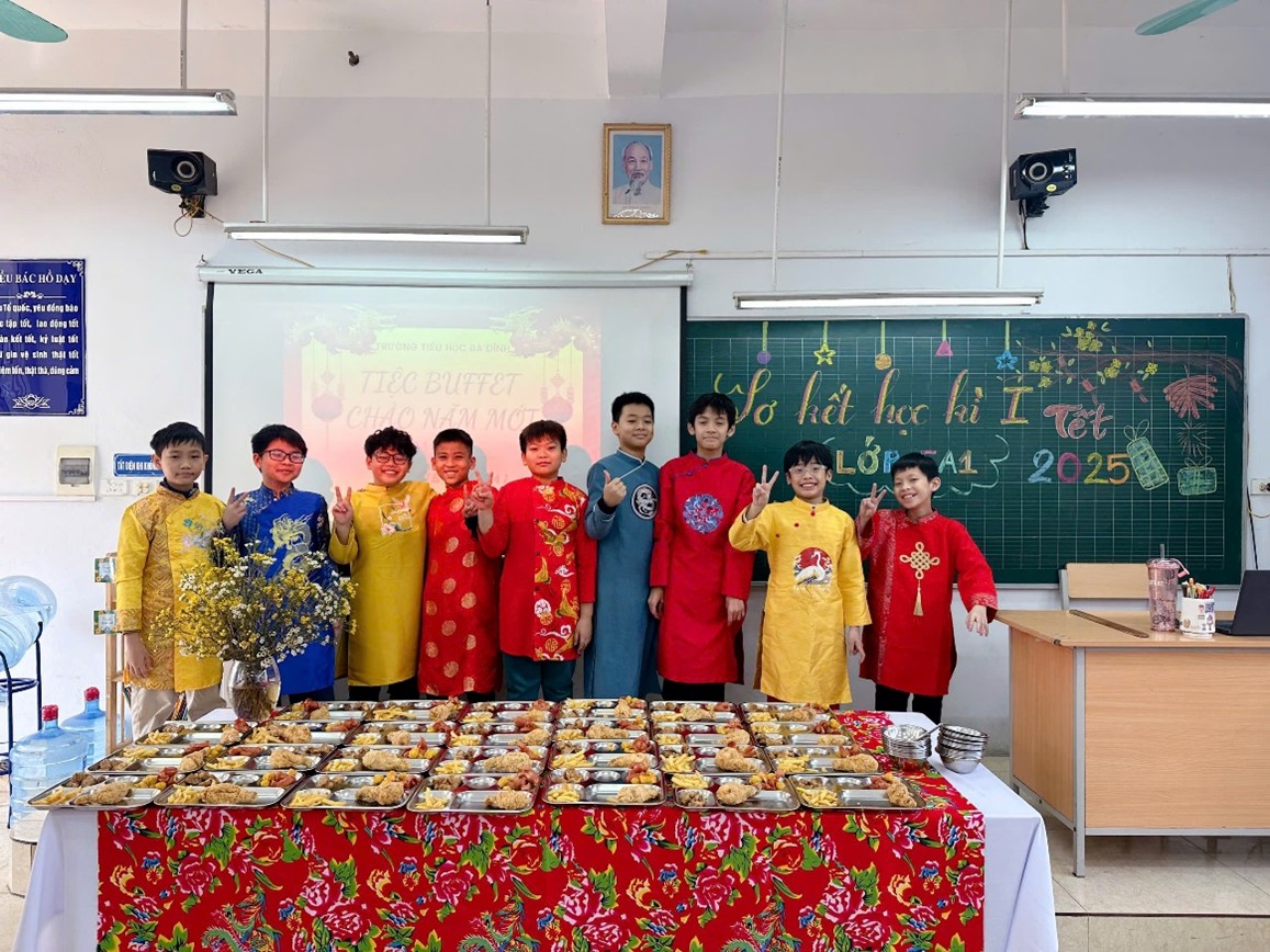 Trường Tiểu học Ba Đình tổ chức tiệc buffet Sơ kết học kì I và Chào năm mới 2025