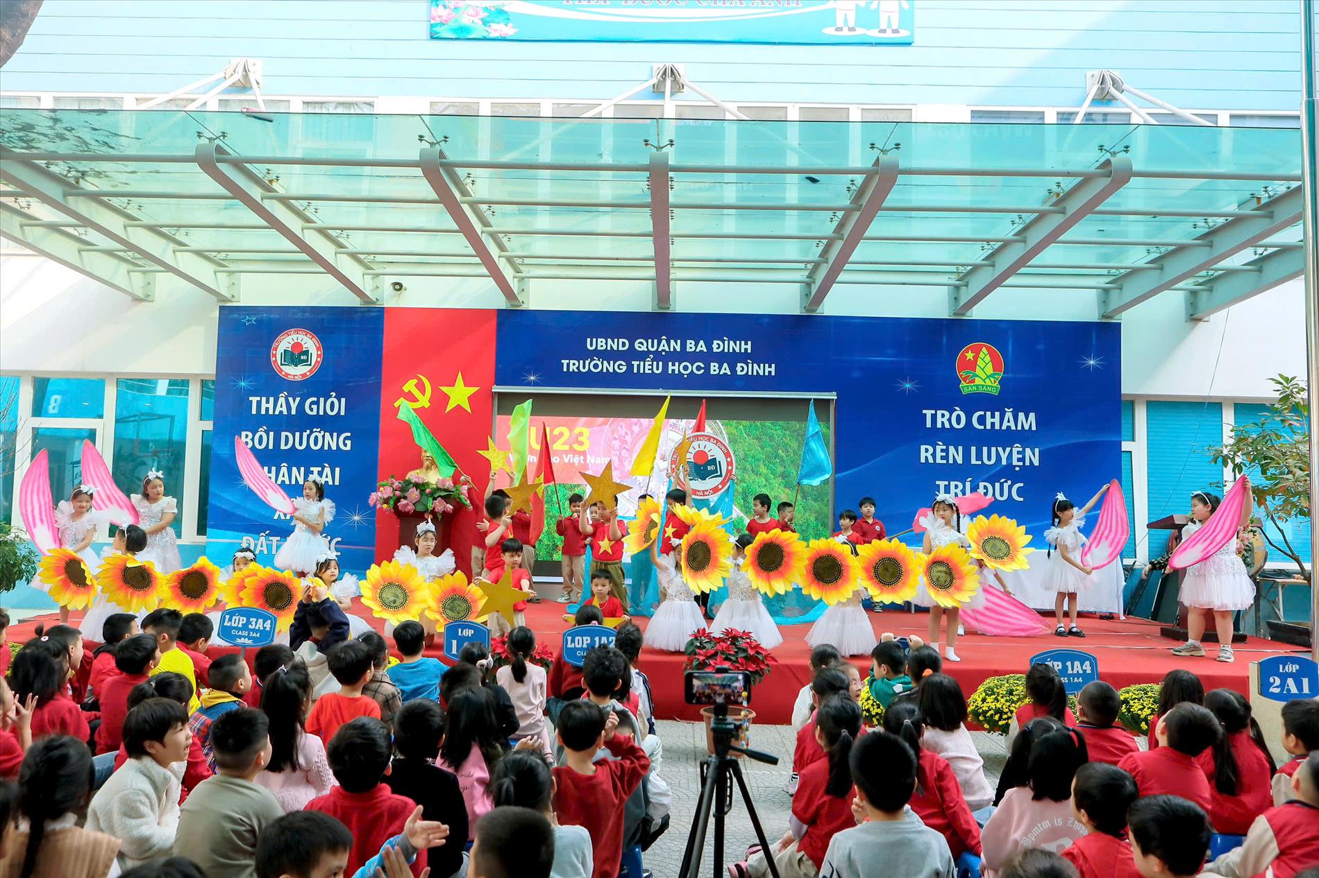 [Lễ Sơ kết học kì I] Vươn cao Việt Nam - Lớp 2A1