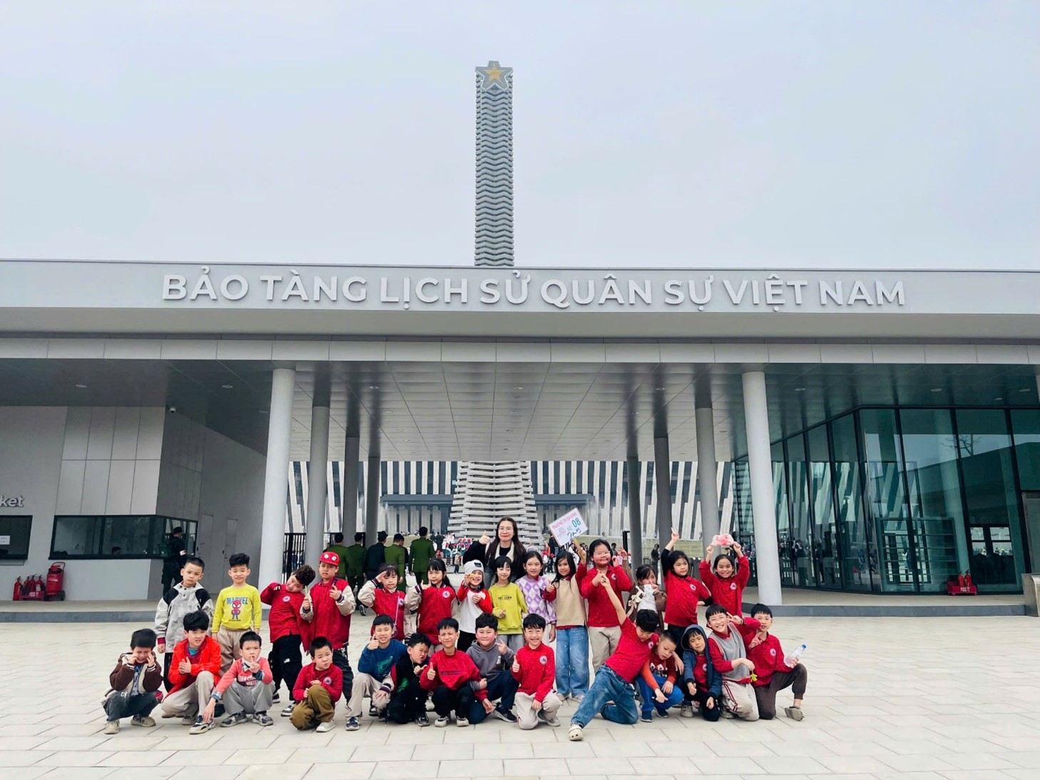 Trường Tiểu học Ba Đình tổ chức chuyến tham quan ngoại khoá, học tập trải nghiệm bổ ích tại Bảo tàng Lịch sử Quân sự Việt Nam