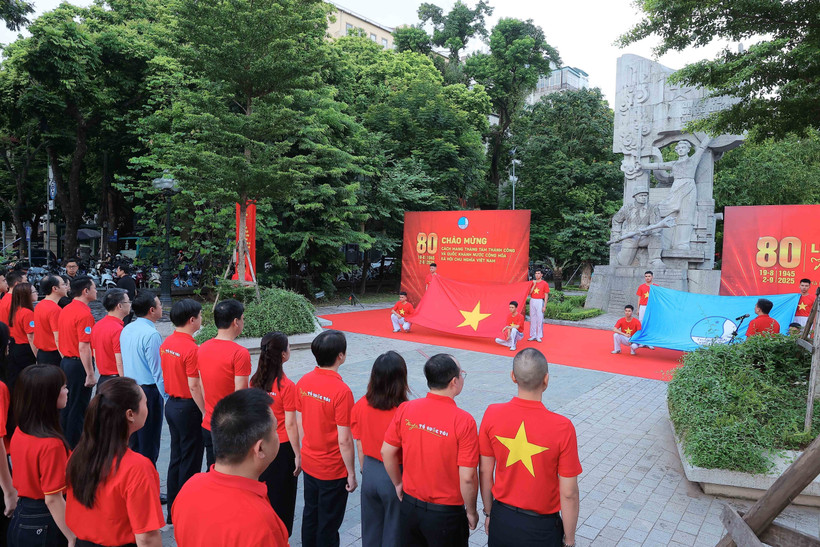 Chi đoàn trường Tiểu học Ba Đình tham gia Lễ chào cờ đặc biệt - “Tôi yêu Tổ quốc tôi”