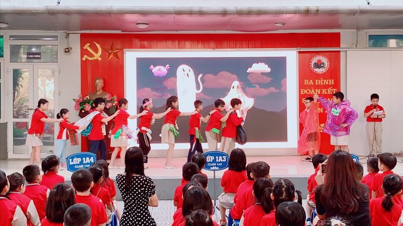 A group of people performing on stage

Description automatically generated with medium confidence