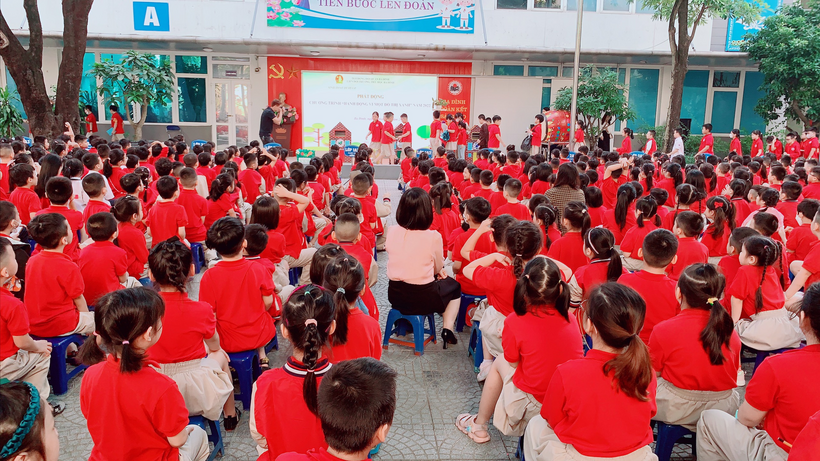 A group of people in red shirts

Description automatically generated with low confidence