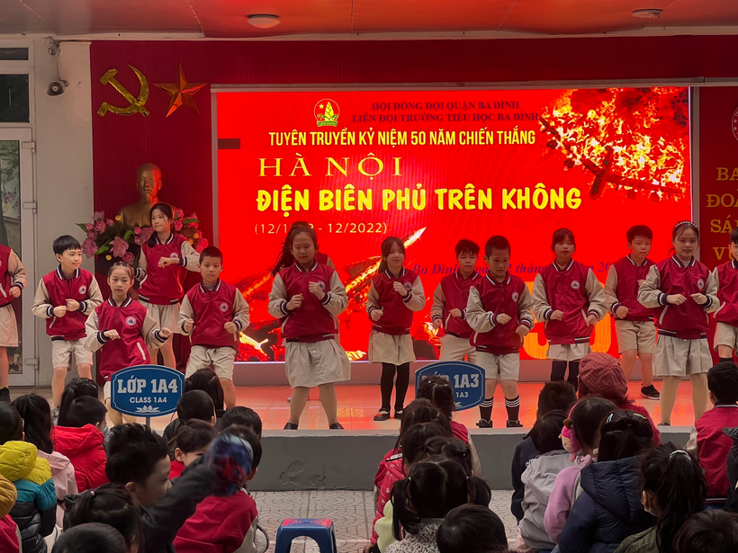 A group of children performing on stage

Description automatically generated with medium confidence