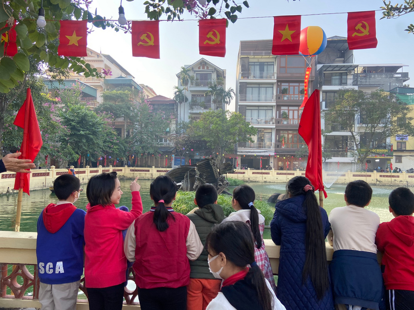 A group of people holding flags

Description automatically generated with medium confidence