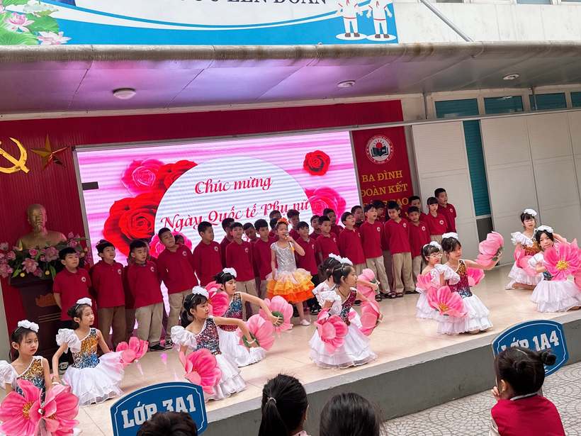 A group of people performing on stage

Description automatically generated with medium confidence