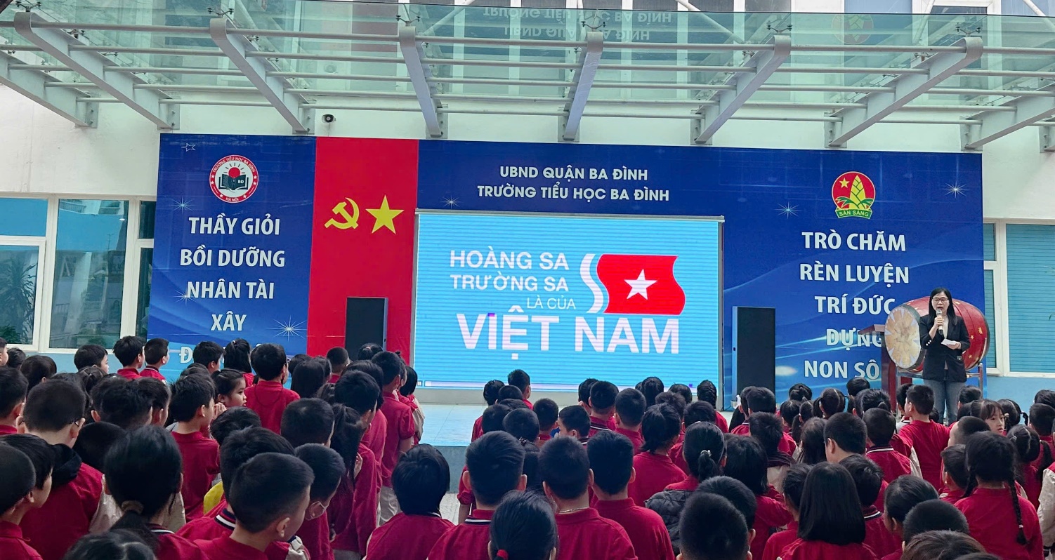 A group of people in red shirts

Description automatically generated