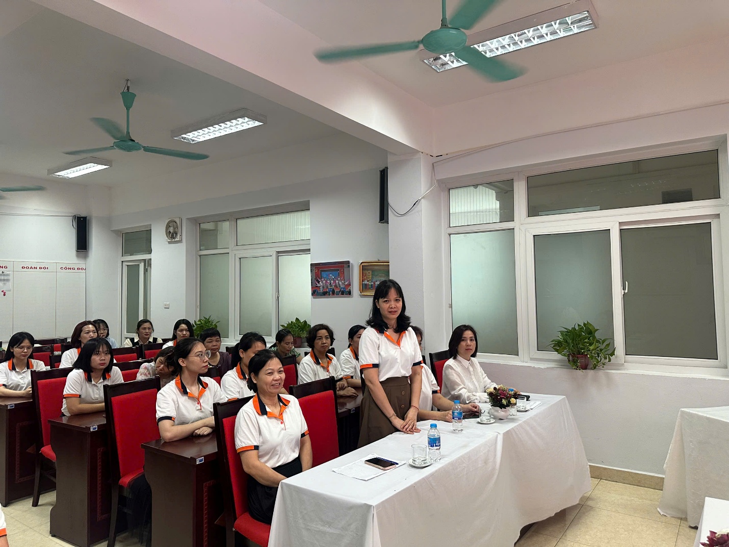 A group of women sitting at a table

AI-generated content may be incorrect.