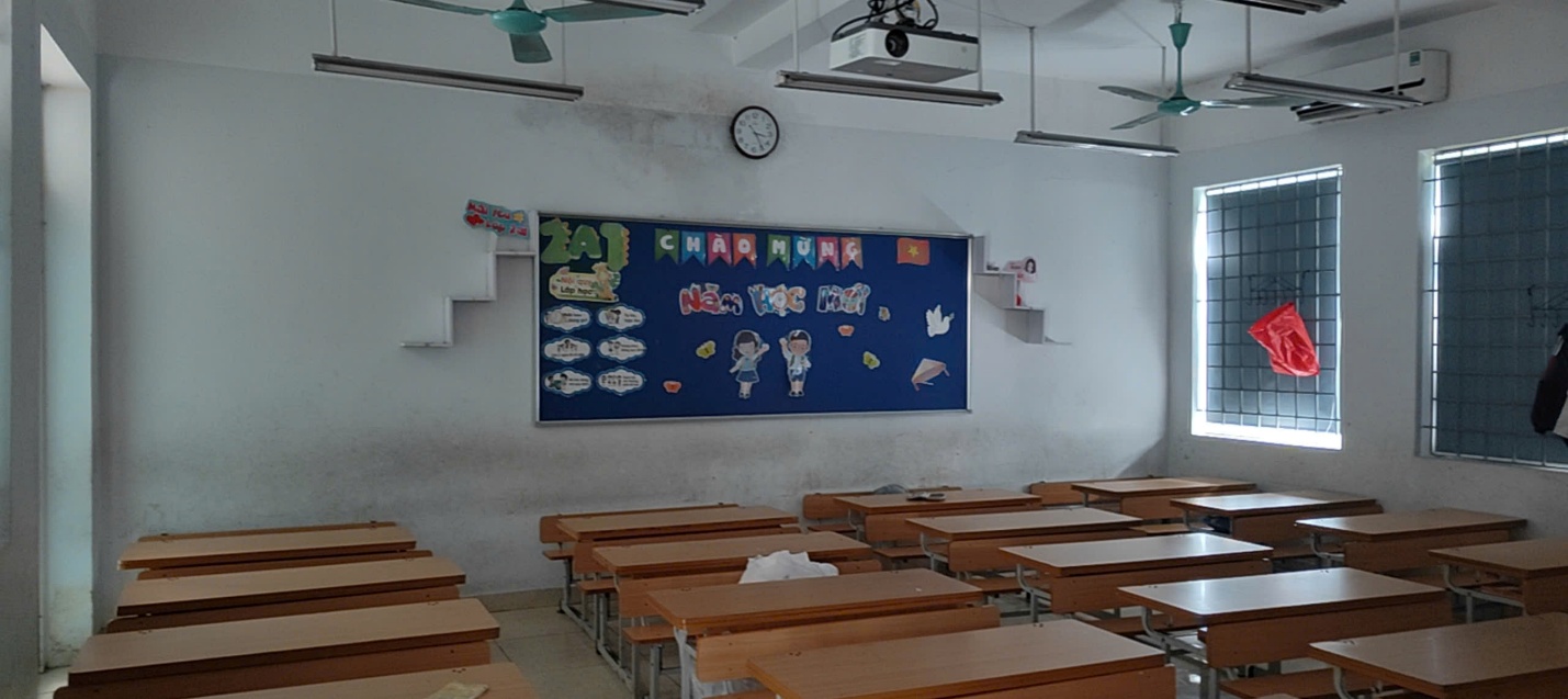 A classroom with desks and tables

AI-generated content may be incorrect.