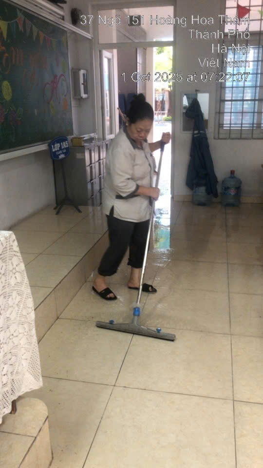 A person mopping the floor

AI-generated content may be incorrect.
