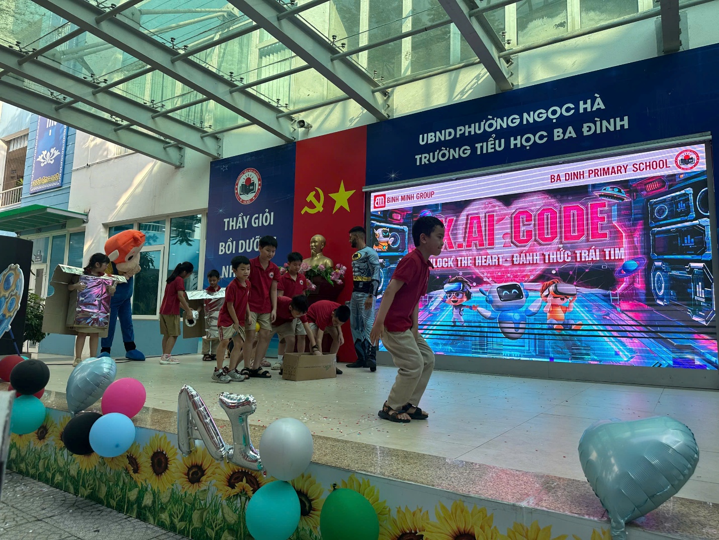 A group of people on a stage

AI-generated content may be incorrect.