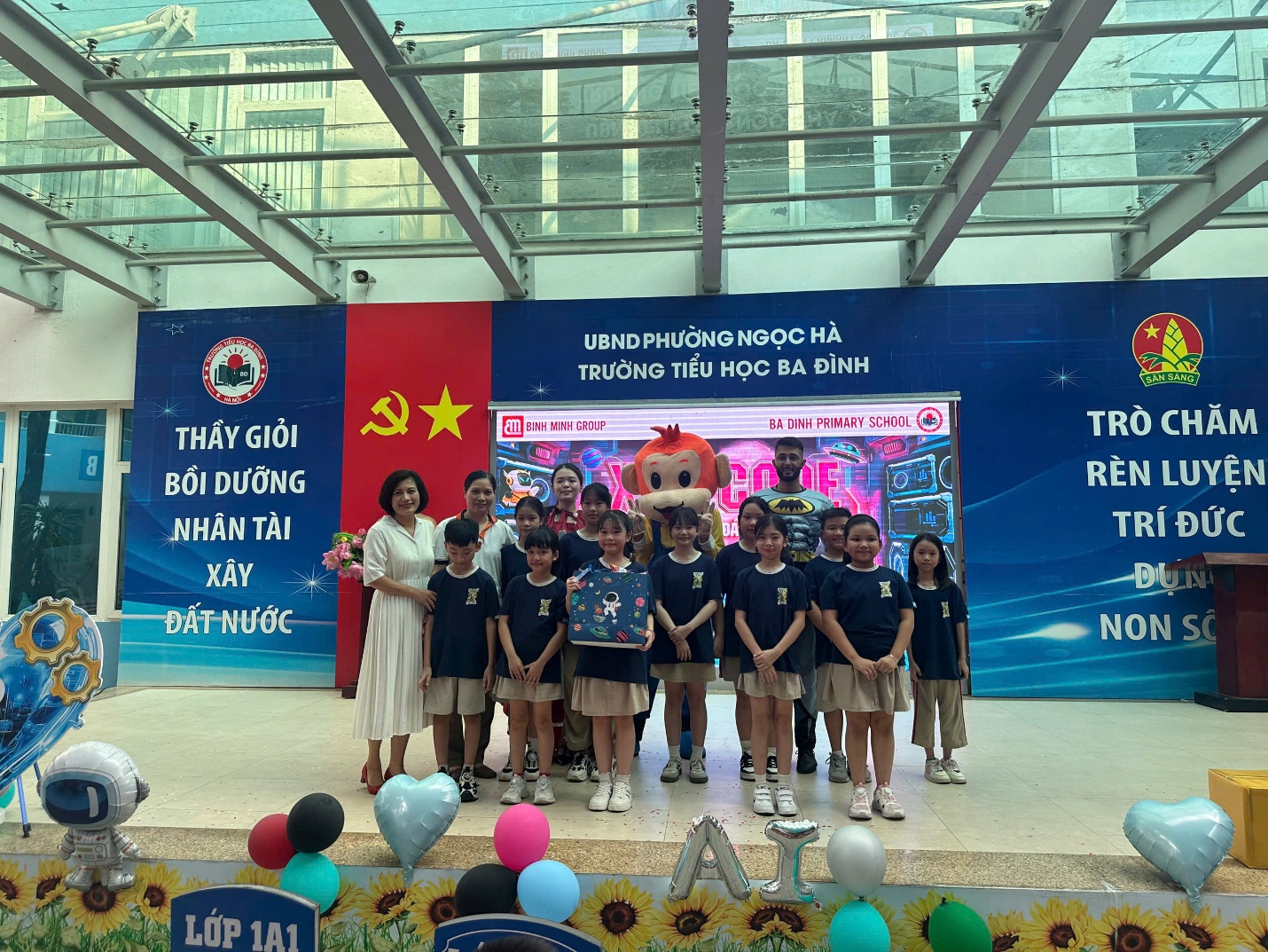 A group of children standing on a stage

AI-generated content may be incorrect.