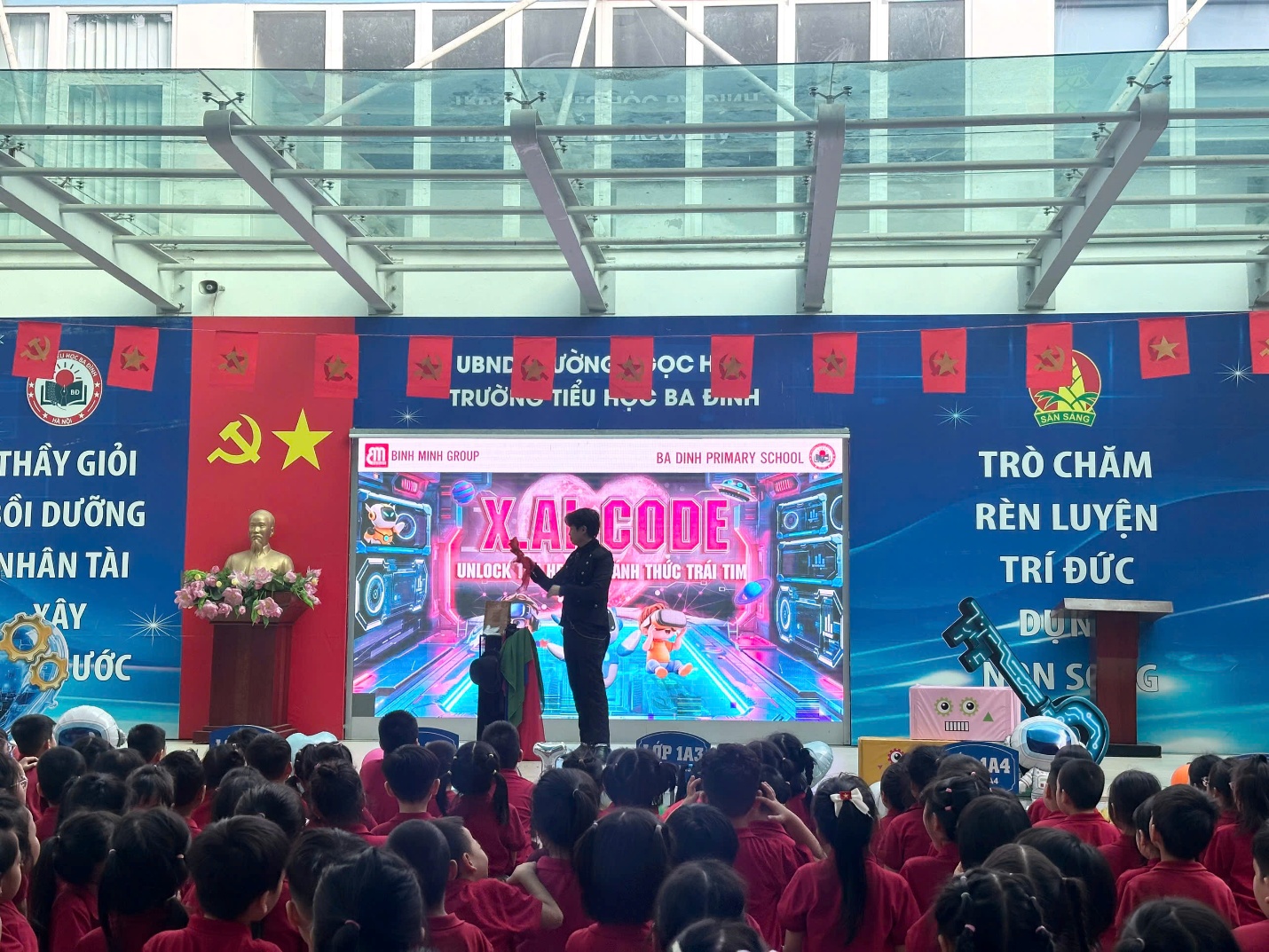 A group of people in front of a stage

AI-generated content may be incorrect.