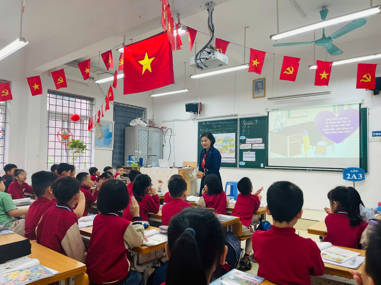 A group of children in a classroom

AI-generated content may be incorrect.