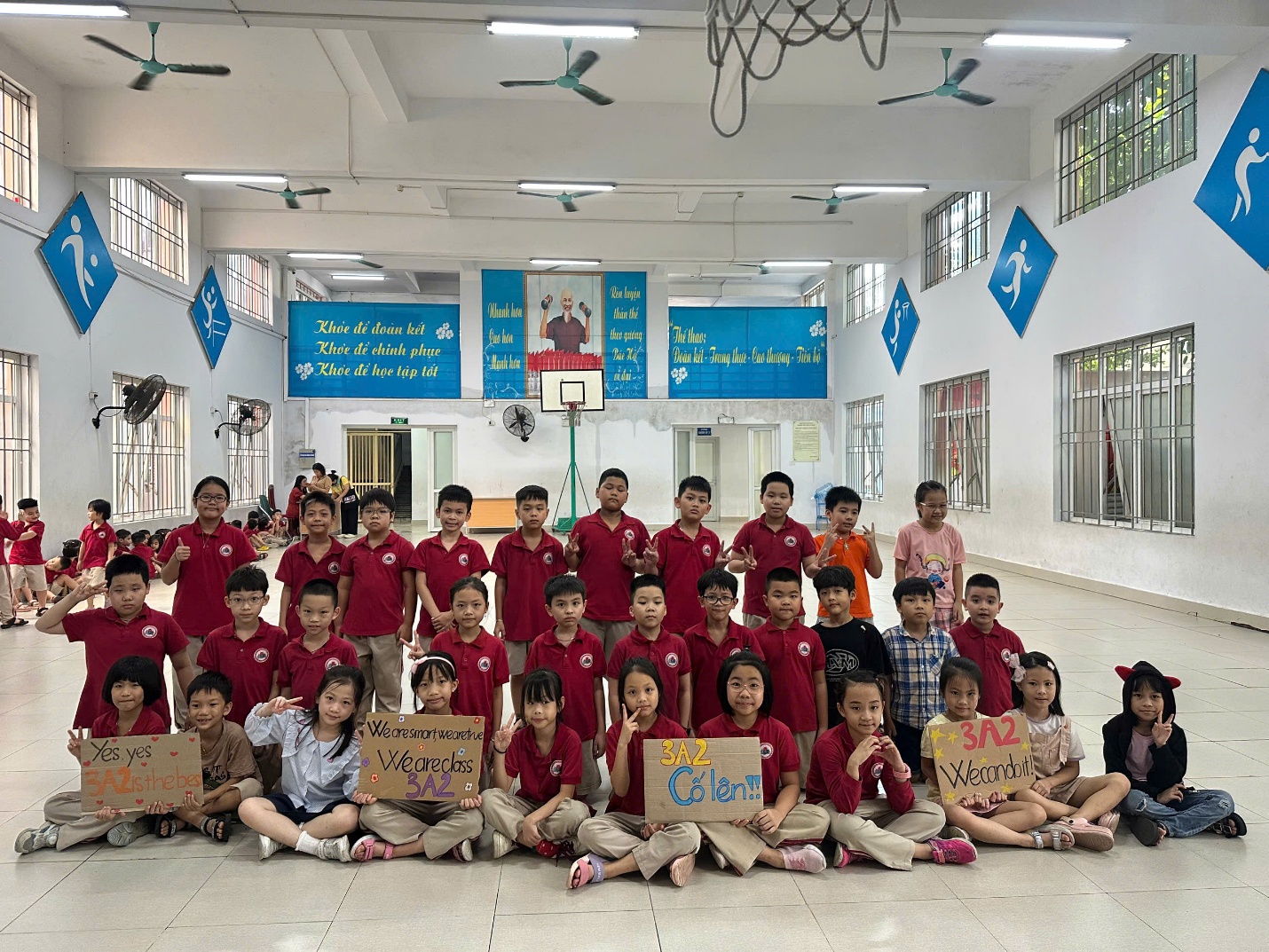 A group of children posing for a photo

AI-generated content may be incorrect.