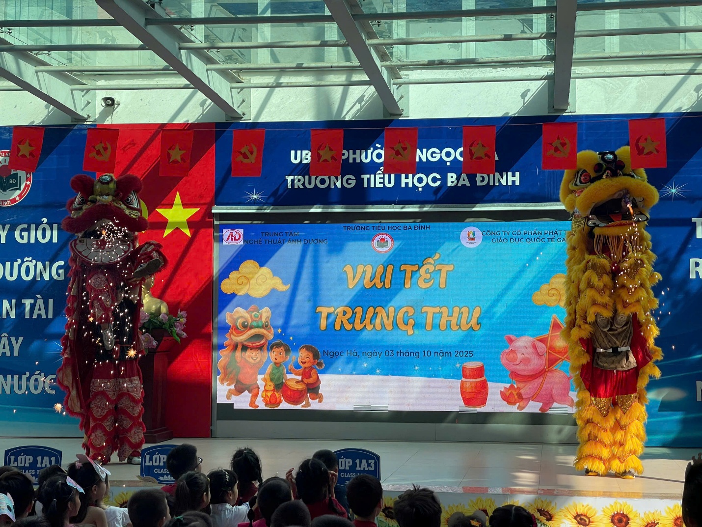 A group of people on a stage

AI-generated content may be incorrect.