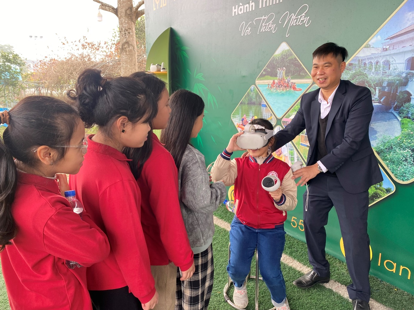 A person standing in front of a group of kids

AI-generated content may be incorrect.