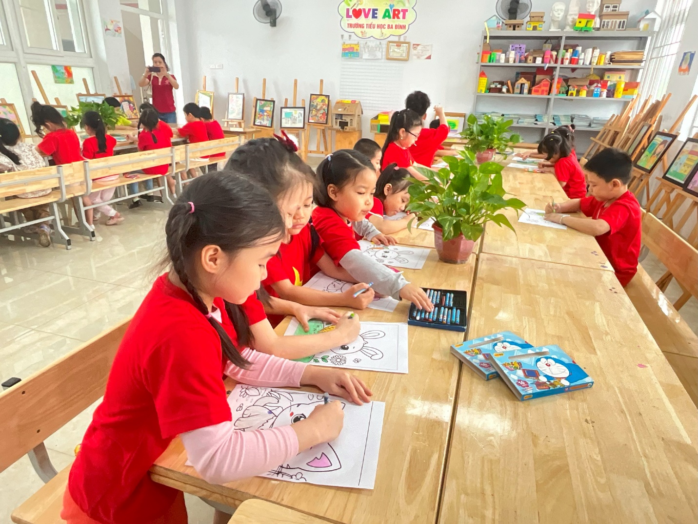 A group of children sitting at a table

AI-generated content may be incorrect.