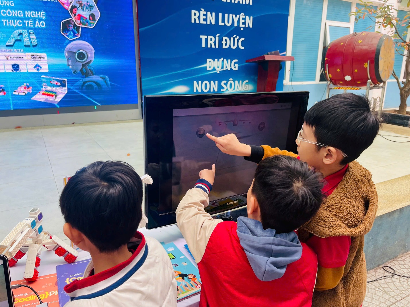 A group of children playing a video game

AI-generated content may be incorrect.