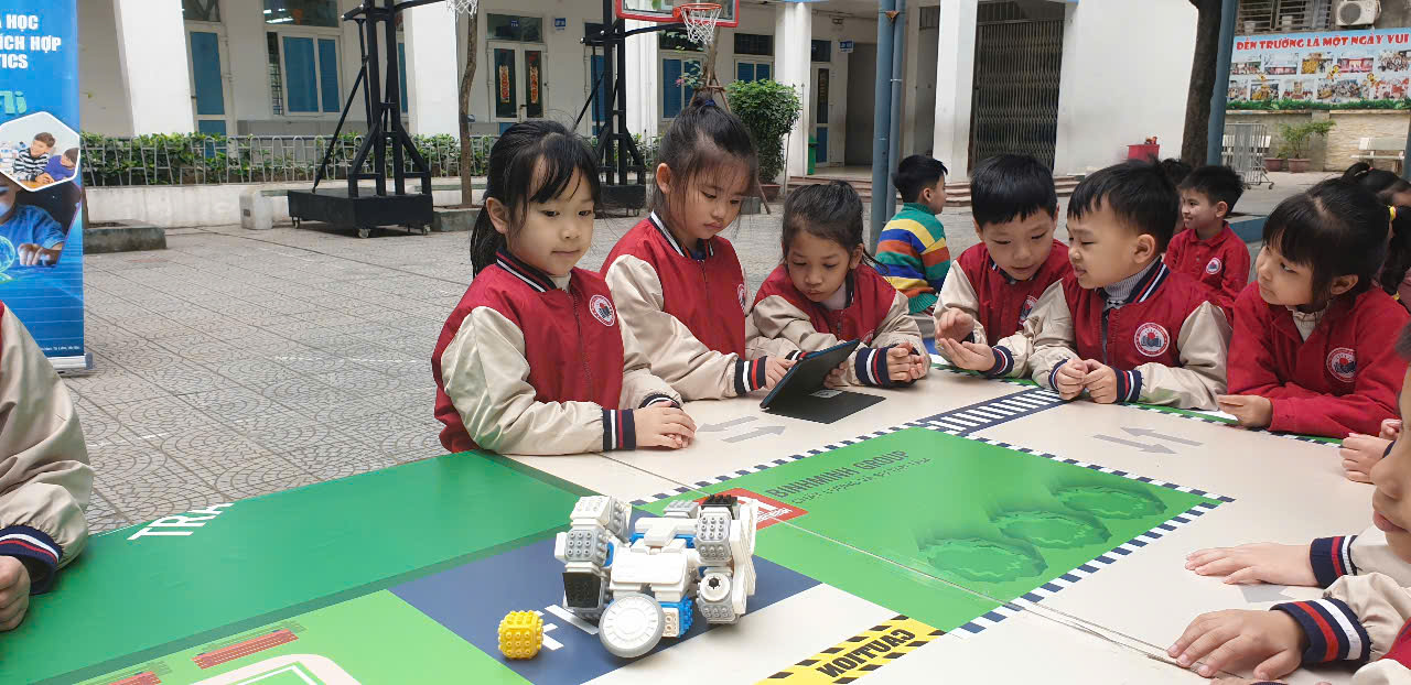 A group of children sitting at a table

AI-generated content may be incorrect.
