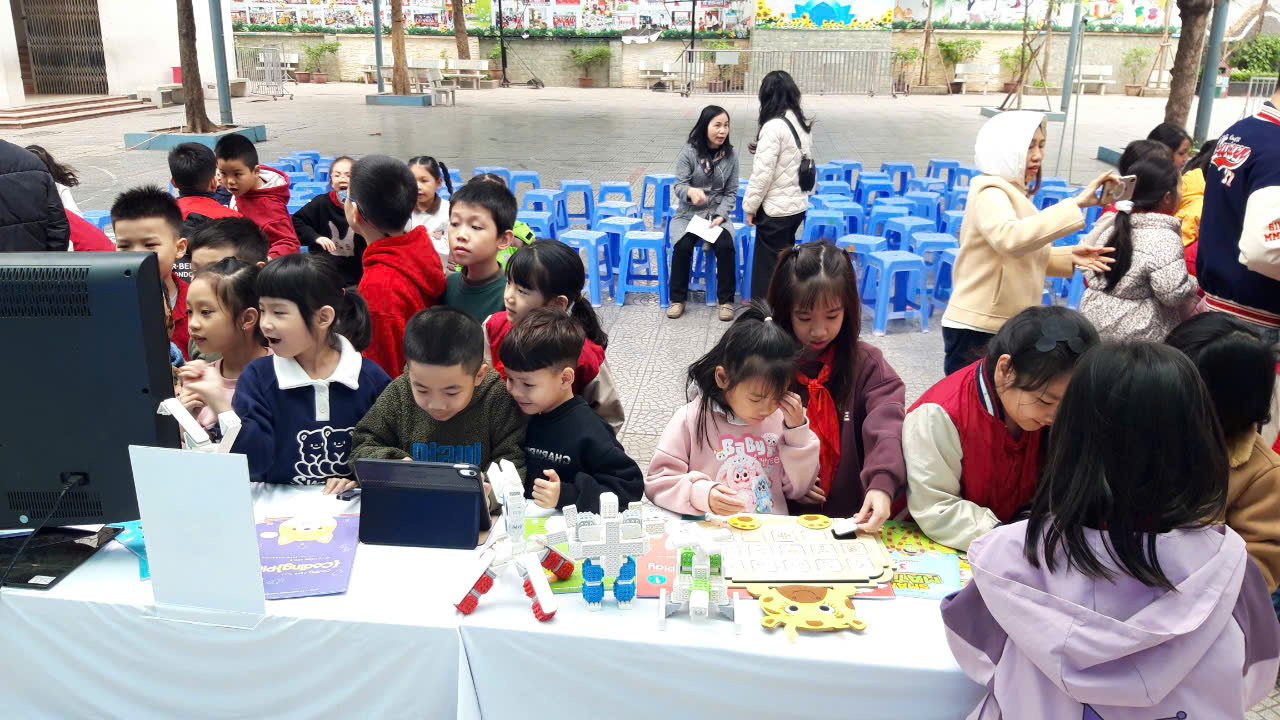 A group of children sitting at a table

AI-generated content may be incorrect.
