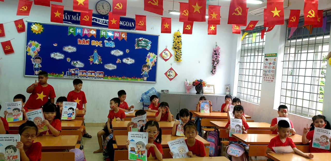 A group of children in a classroom

AI-generated content may be incorrect.