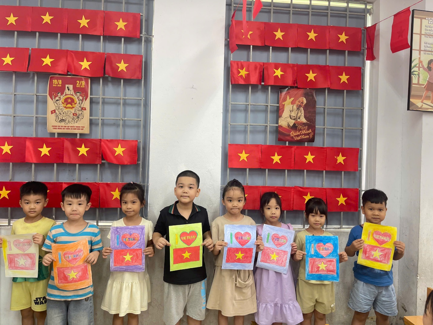 A group of children holding up a picture

AI-generated content may be incorrect.