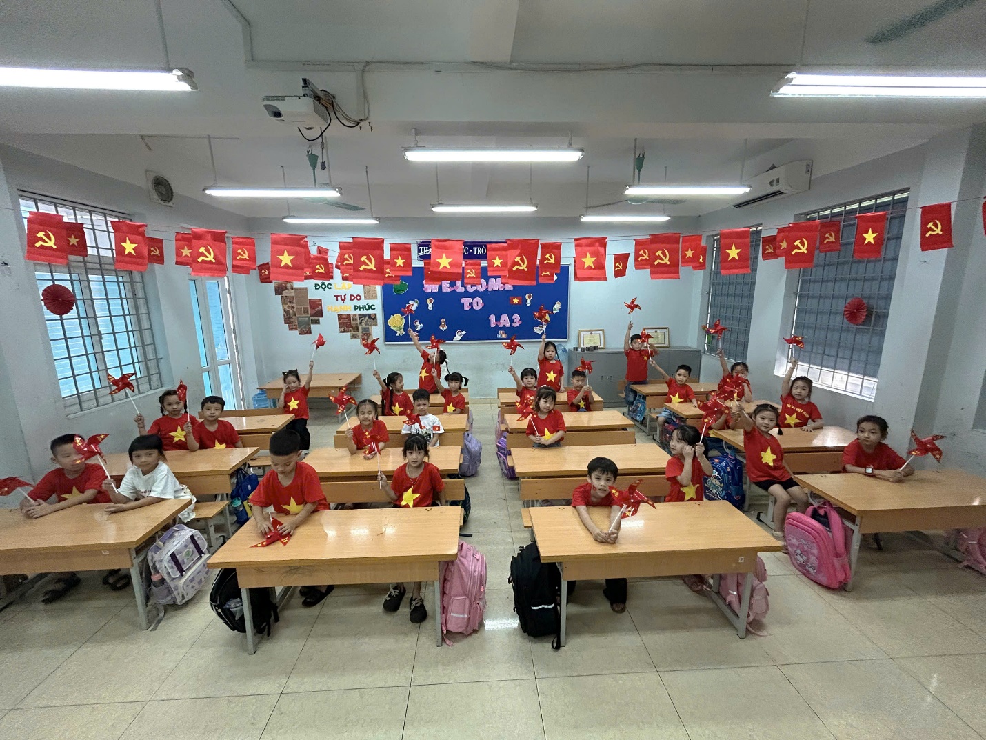 A group of children in a classroom

AI-generated content may be incorrect.