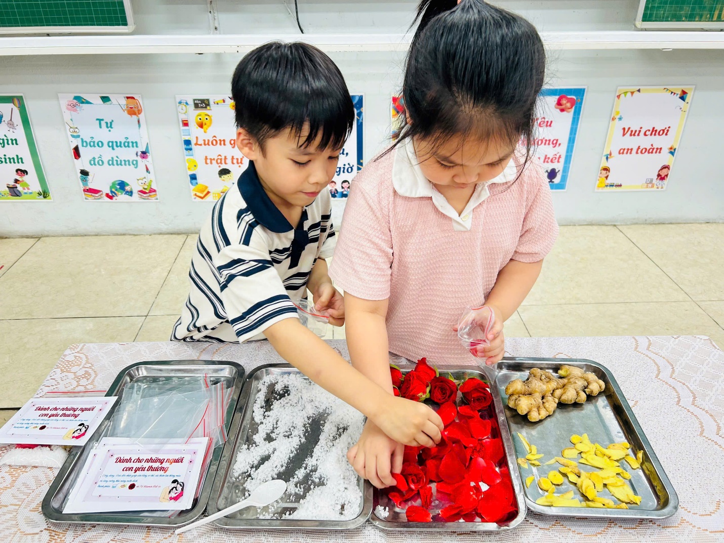 A child and child playing with food

AI-generated content may be incorrect.
