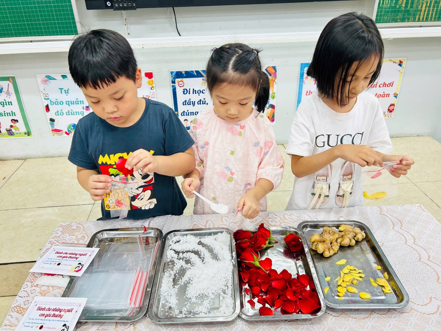 A group of children making food

AI-generated content may be incorrect.