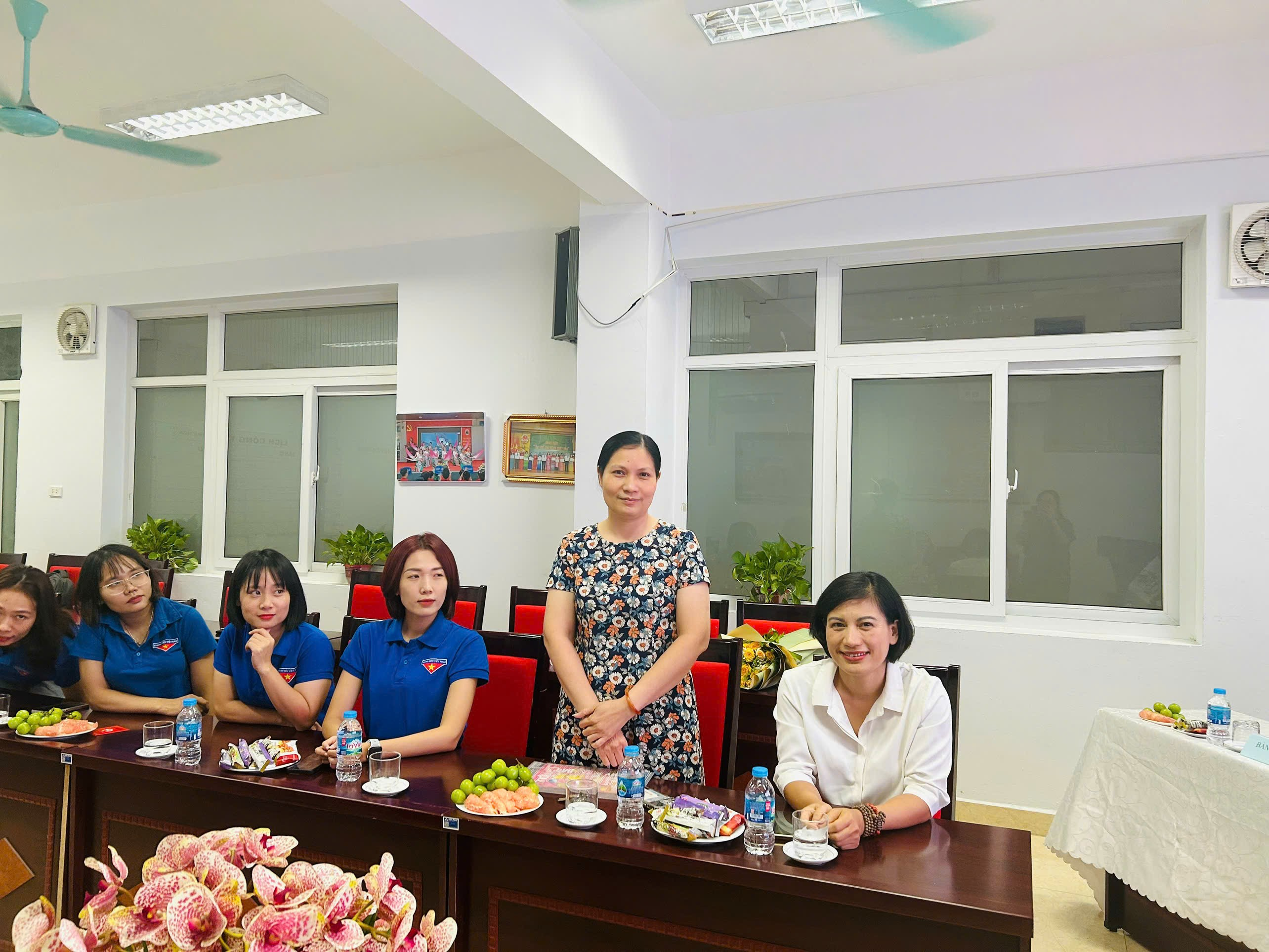 A group of women sitting at a table

Description automatically generated