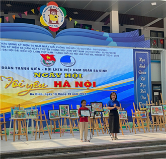Học sinh trường Tiểu học Ba Đình tham gia thi vẽ tranh trong Ngày hội “Tôi yêu Hà Nội” năm 2024 với chủ đề “Hà Nội - Thành phố vì hòa bình”