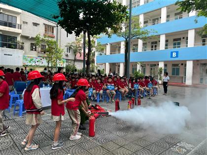 Trường Tiểu học Ba Đình Hưởng ứng Ngày toàn dân Phòng cháy, chữa cháy 04/10