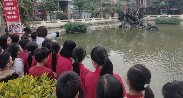 Liên đội trường TH Ba Đình tổ chức chương trình “Hành trình về địa chỉ đỏ” học tập lịch sử địa phương chào mừng kỷ niệm 81 năm ngày thành lập Quân đội nhân dân Việt Nam (22/12/1944-22/12/2025)