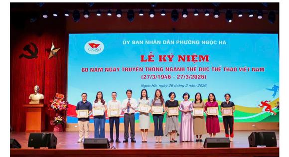 Trường Tiểu học Ba Đình vinh dự nhận Giấy khen tại Lễ kỷ niệm 80 năm Ngày truyền thống ngành thể dục thể thao