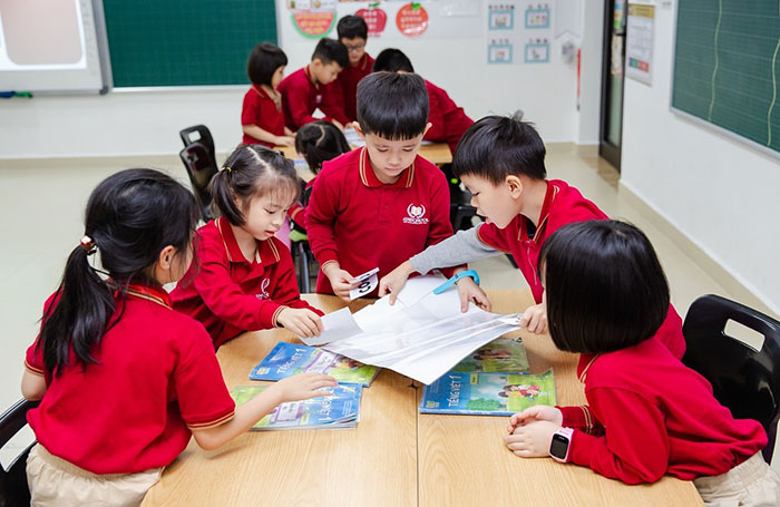 Những giấy tờ cần thiết cha mẹ cần lưu ý để nộp hồ sơ cho con vào lớp 1, lớp 6