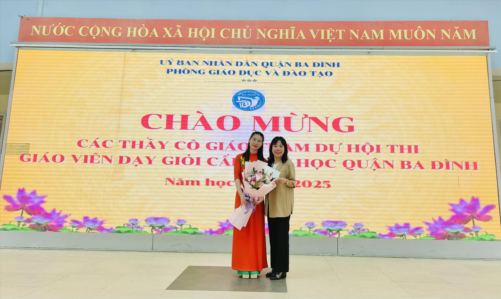 Cô giáo Trần Thị Hồng Minh tỏa sáng tại cuộc thi Giáo viên dạy giỏi cấp Tiểu học Quận Ba Đình năm học 2024 - 2025