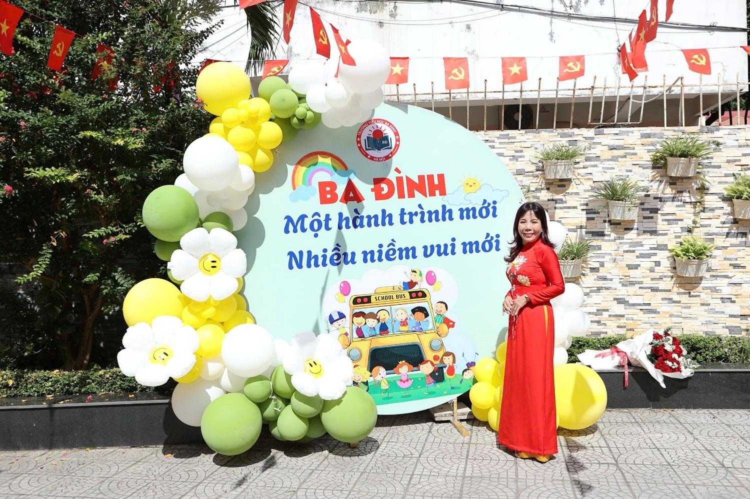 Chia tay đồng chí Hiệu trưởng Nguyễn Thị Thu Hà về nghỉ chế độ