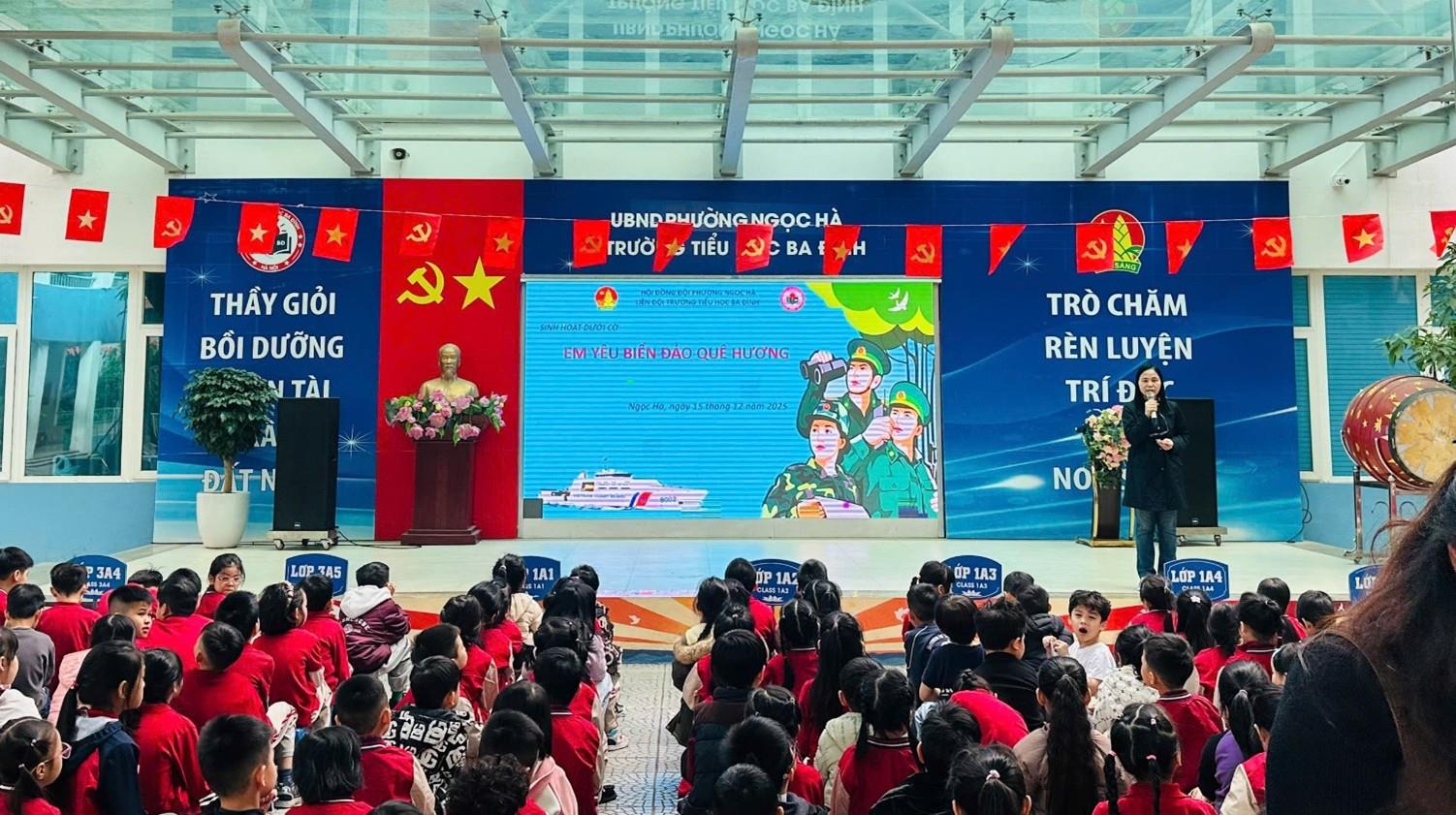 Khơi dậy tình yêu quê hương đất nước thông qua chương trình sinh hoạt dưới cờ chủ đề “Em yêu biển đảo quê hương”